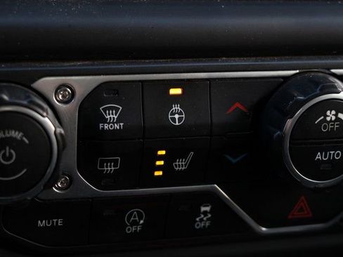 Used 2018 Jeep Wrangler Unlimited Sahara image 24