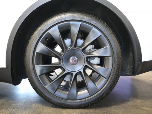 Used 2021 Tesla Model Y Long Range AWD/4WD image 19