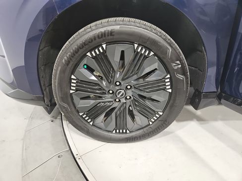 Certified 2025 Nissan Murano Platinum w/ Cargo Package image 28