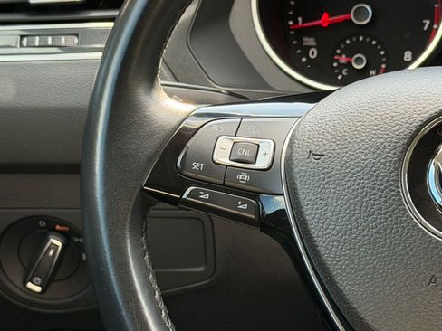 Used 2019 Volkswagen Tiguan SE AWD/4WD image 16