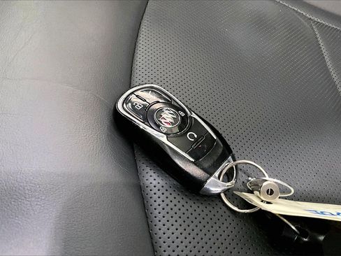 Used 2021 Buick Enclave Essence w/ Sound and Sites Package image 11