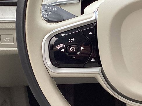 Certified 2023 Volvo XC60 B5 Ultimate w/ Climate Package image 19