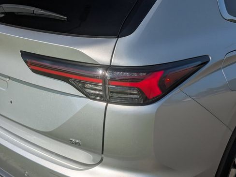 Used 2025 Mitsubishi Outlander SE AWD/4WD image 36