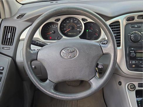 Used 2005 Toyota Highlander 2WD V6 w/ 3rd Row image 16