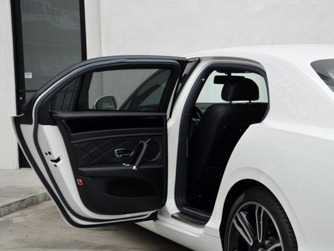Used 2016 Bentley Flying Spur V8 AWD/4WD image 18
