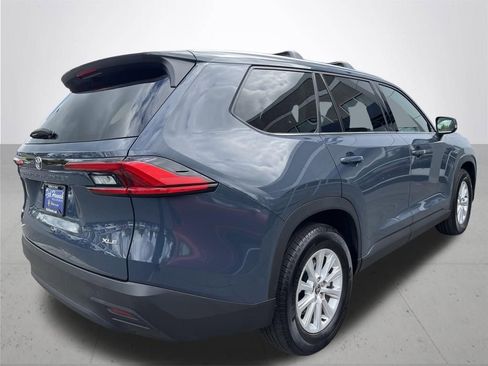 Used 2024 Toyota Grand Highlander XLE AWD/4WD image 5