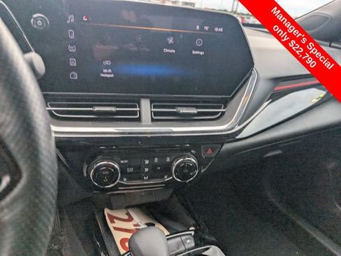 Used 2024 Chevrolet Trax RS w/ Sunroof Package FWD image 19