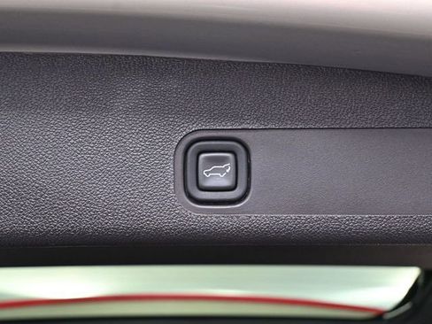 Used 2011 Cadillac Escalade Luxury image 43