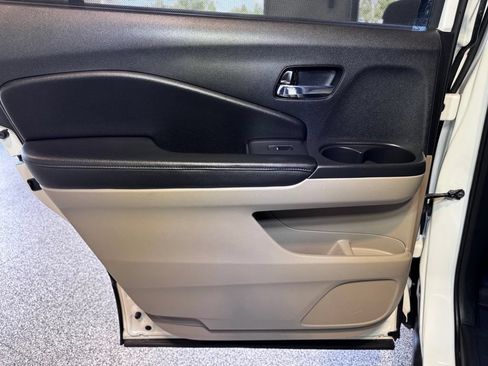 Used 2017 Honda Pilot Touring image 40