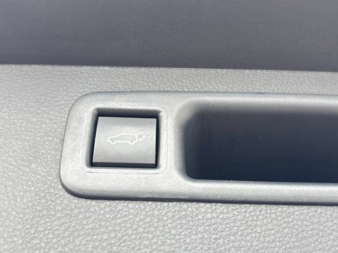 Used 2025 Toyota Highlander Platinum AWD/4WD image 35