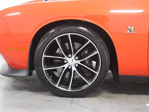 Used 2016 Dodge Challenger R/T Scat Pack w/ Leather Interior Group image 18