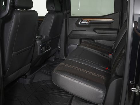 Used 2024 Chevrolet Silverado 1500 High Country w/ High Country Premium Package AWD/4WD image 13
