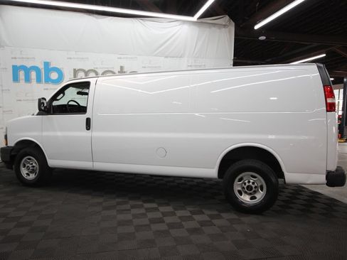 Used 2023 GMC Savana 2500 Extended RWD image 3