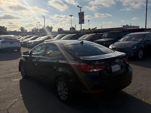 Used 2015 Hyundai Elantra SE w/ Option Group 02 FWD image 5