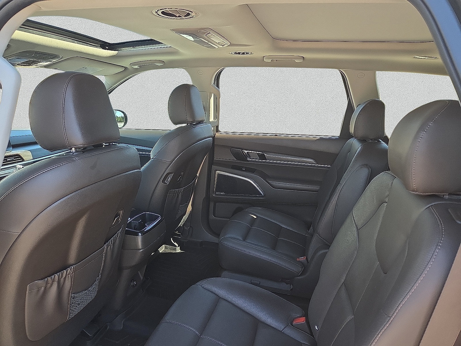 Used 2020 Kia Telluride SX w/ Towing Package FWD image 10