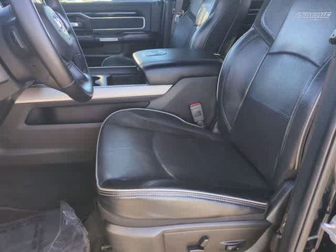 Used 2019 RAM 2500 Laramie w/ Black Appearance Package image 17