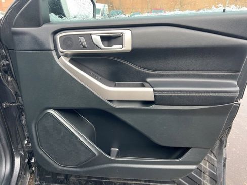 Used 2024 Ford Explorer XLT image 10