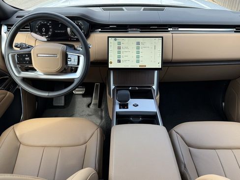 New 2025 Land Rover Range Rover SE image 16