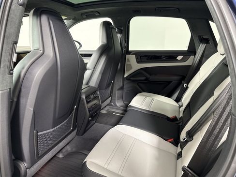 New 2026 Porsche Cayenne GTS image 26