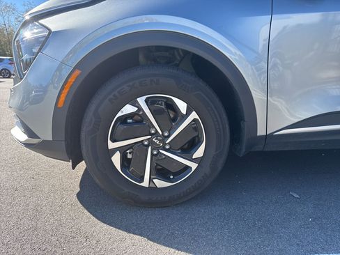 Used 2023 Kia Sportage LX image 4