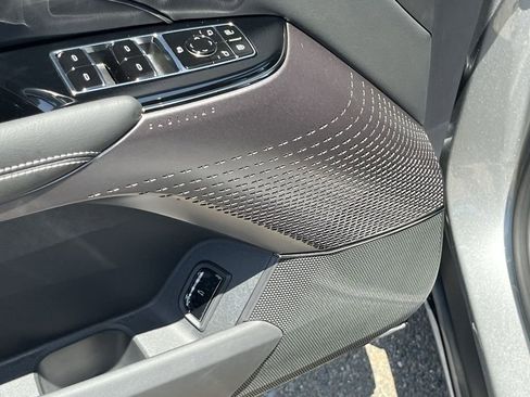 New 2025 Cadillac Lyriq Luxury image 17