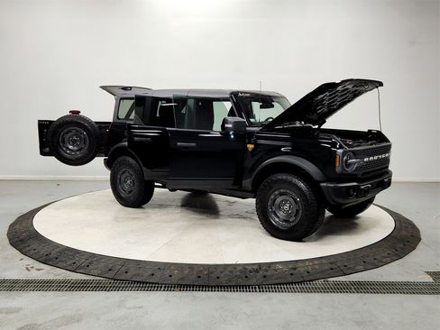 Used 2025 Ford Bronco Badlands image 9