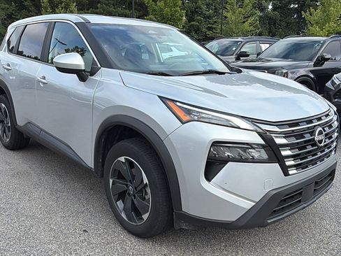 Used 2024 Nissan Rogue SV AWD/4WD image 5