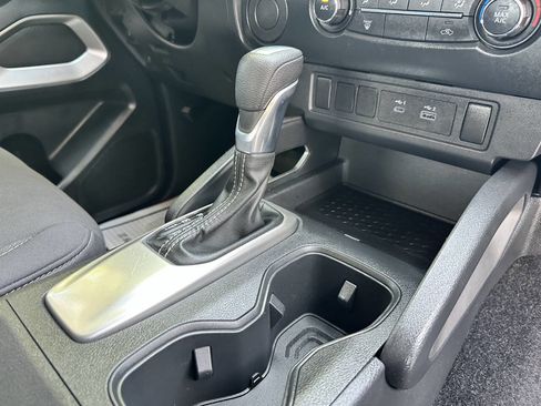 Used 2022 Nissan Frontier SV image 12