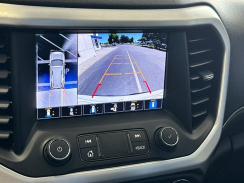 Used 2023 GMC Acadia SLT w/ Technology Package AWD/4WD image 26