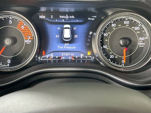 Used 2022 Jeep Cherokee Latitude Lux w/ Sun & Sound Group AWD/4WD image 12