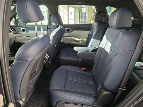 Used 2023 Kia Sorento SX Prestige image 36