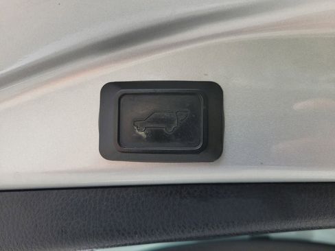 Used 2016 Toyota RAV4 Limited w/ Advanced Technology Package image 9