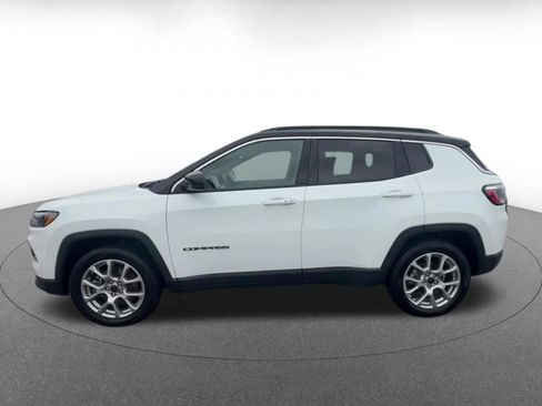 Used 2025 Jeep Compass Limited AWD/4WD image 9