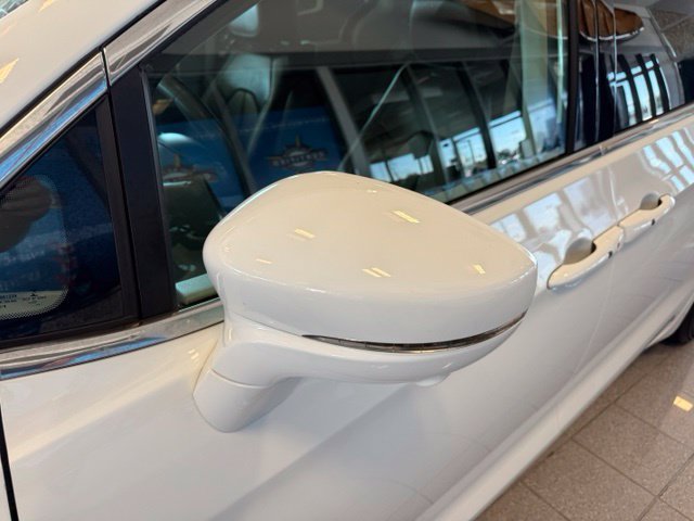 Used 2022 Chrysler Pacifica Touring-L w/ Uconnect Theater Family Group FWD image 12