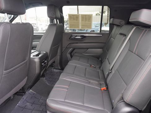 Used 2025 Chevrolet Suburban RST image 11