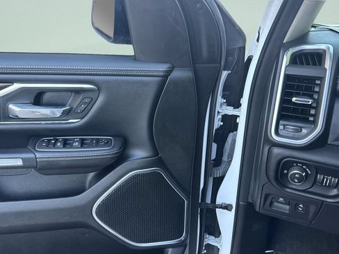 Used 2022 RAM 1500 Laramie AWD/4WD image 16