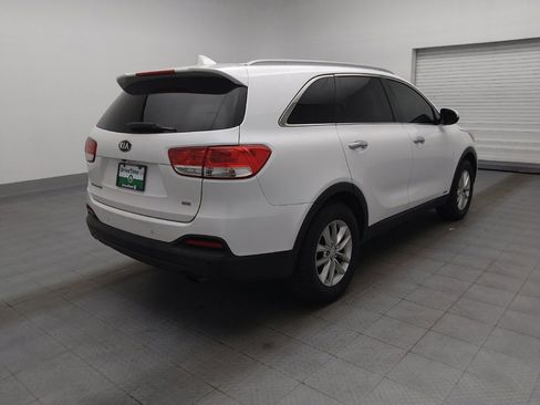 Used 2017 Kia Sorento AWD w/ LX Convenience Package image 9