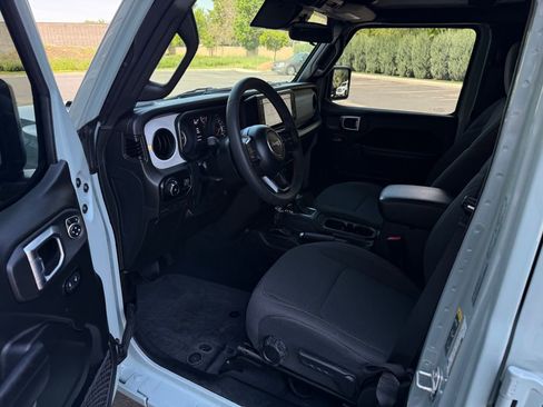 Used 2024 Jeep Wrangler Unlimited Sport AWD/4WD image 17