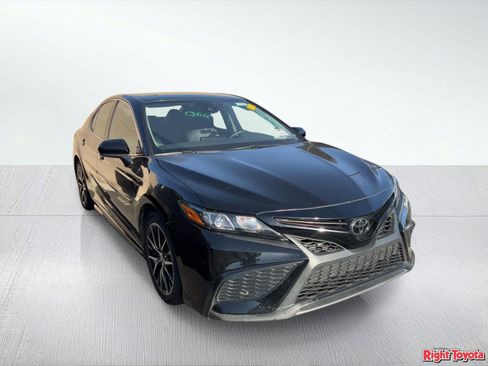 Used 2023 Toyota Camry SE FWD image 5