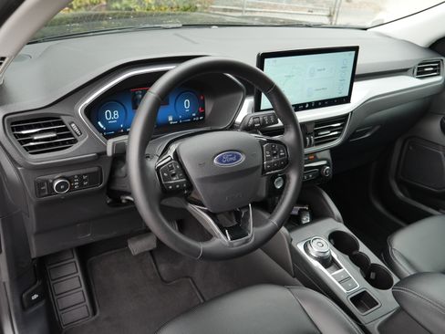 Certified 2025 Ford Escape Platinum AWD/4WD image 13