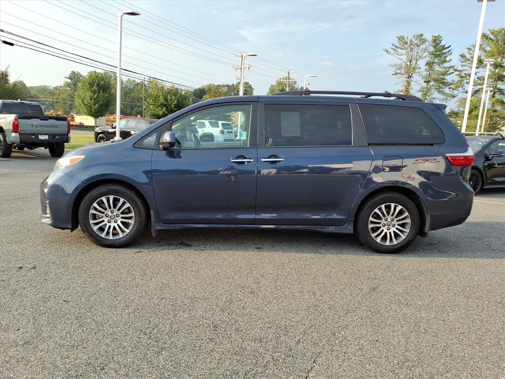 Used 2019 Toyota Sienna XLE w/ XLE Navigation Package FWD image 13
