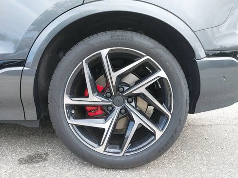 New 2027 Audi SQ6 e-tron Premium Plus AWD/4WD image 37