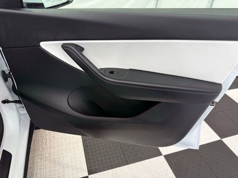 Used 2022 Tesla Model Y Long Range image 22
