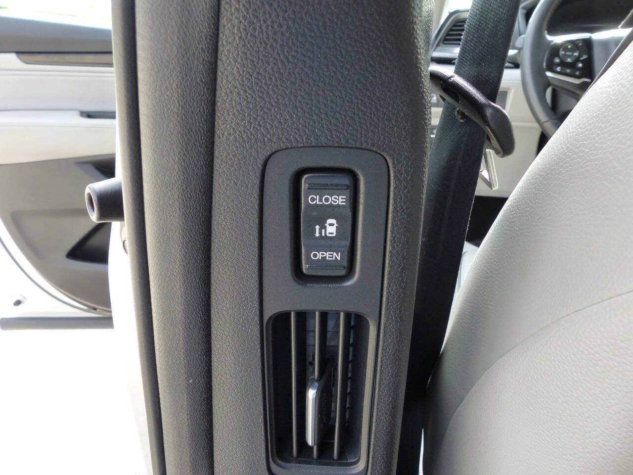 Used 2023 Honda Odyssey Elite image 46