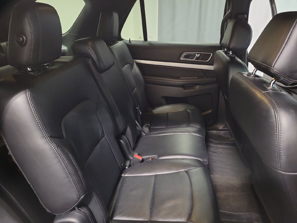 Used 2017 Ford Explorer XLT w/ Equipment Group 202A FWD image 33