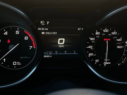 Used 2023 Alfa Romeo Stelvio Veloce image 16