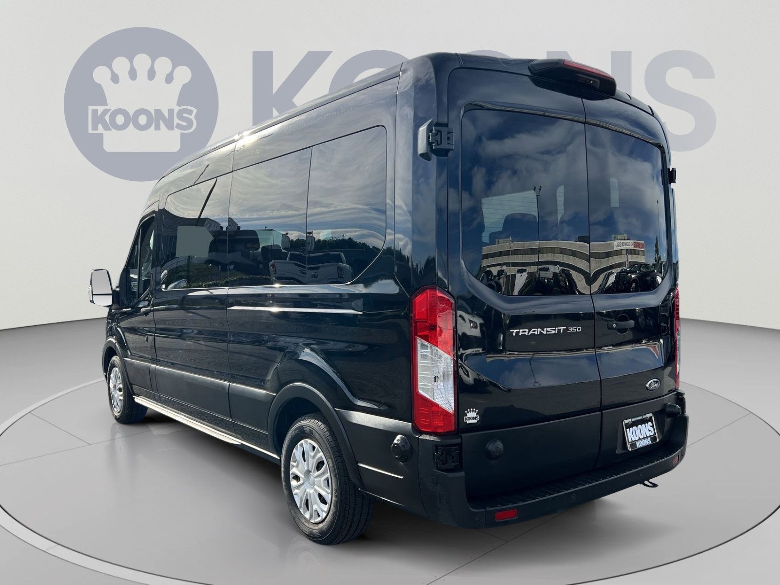 Used 2024 Ford Transit 350 XLT RWD image 4