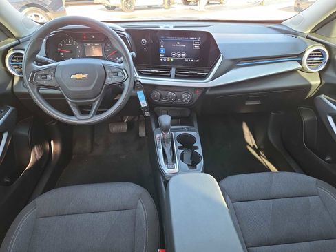 Used 2024 Chevrolet Trax LS w/ LS Convenience Package image 6