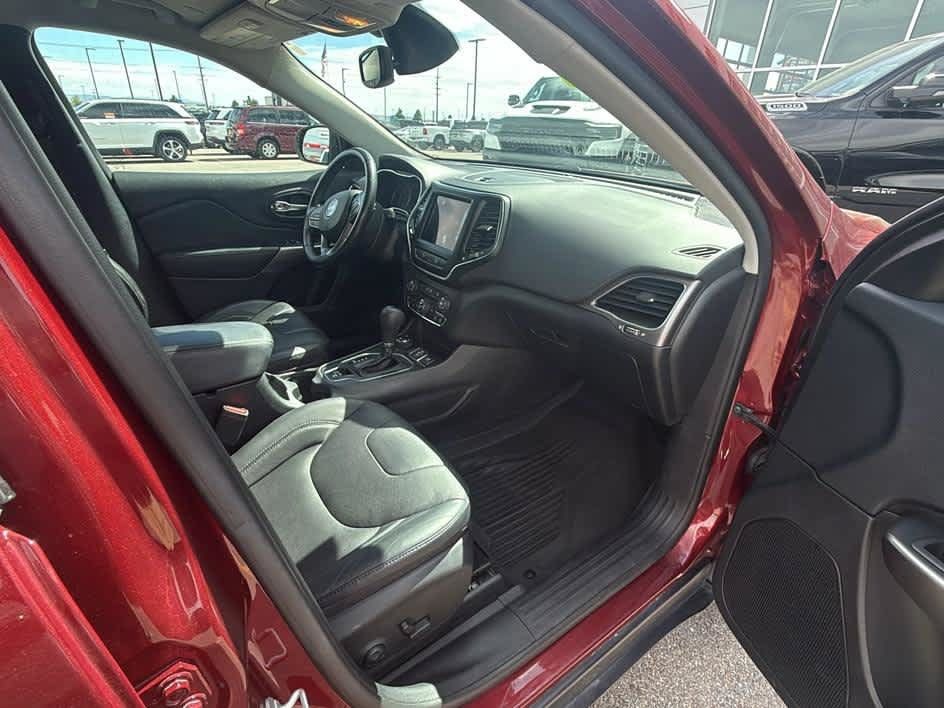 Used 2021 Jeep Cherokee Latitude Lux w/ Comfort/Convenience Group AWD/4WD image 42