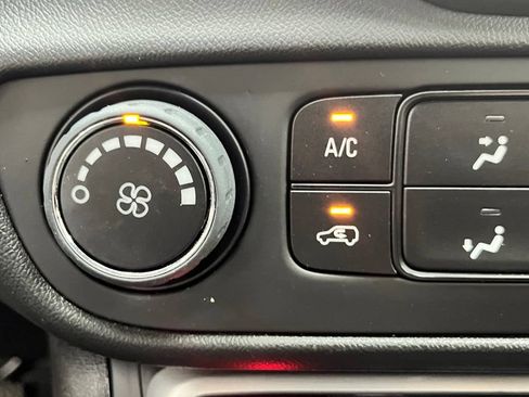 Used 2023 GMC Terrain SLE FWD image 6